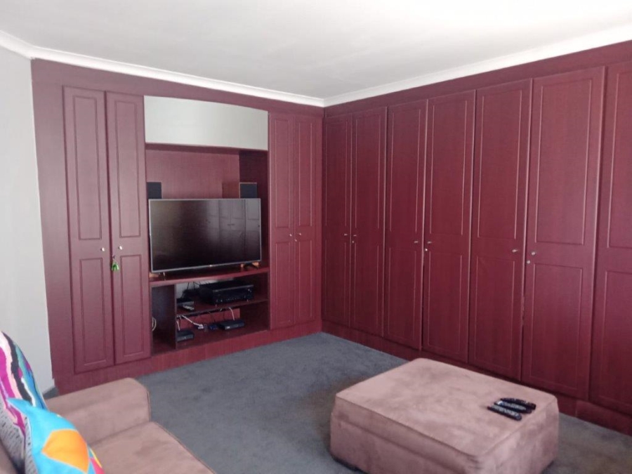 5 Bedroom Property for Sale in Ferreira Town Eastern Cape